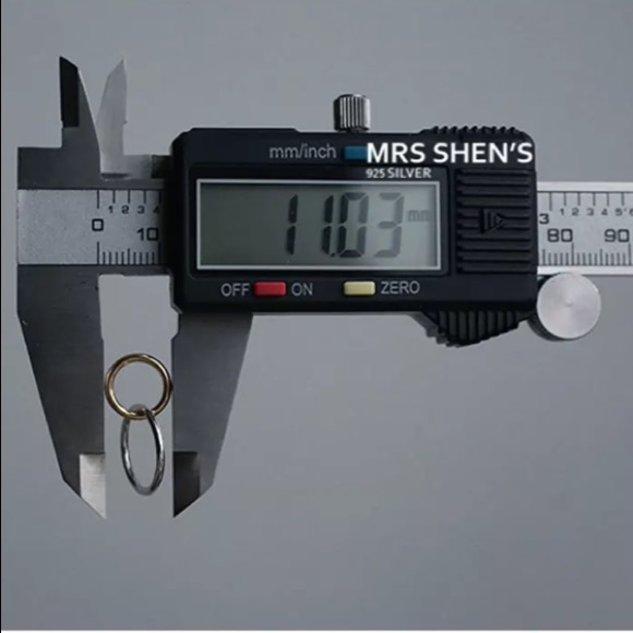 NEW Two Tone Double Interlocking Circle Earrings - Picture 5 of 6